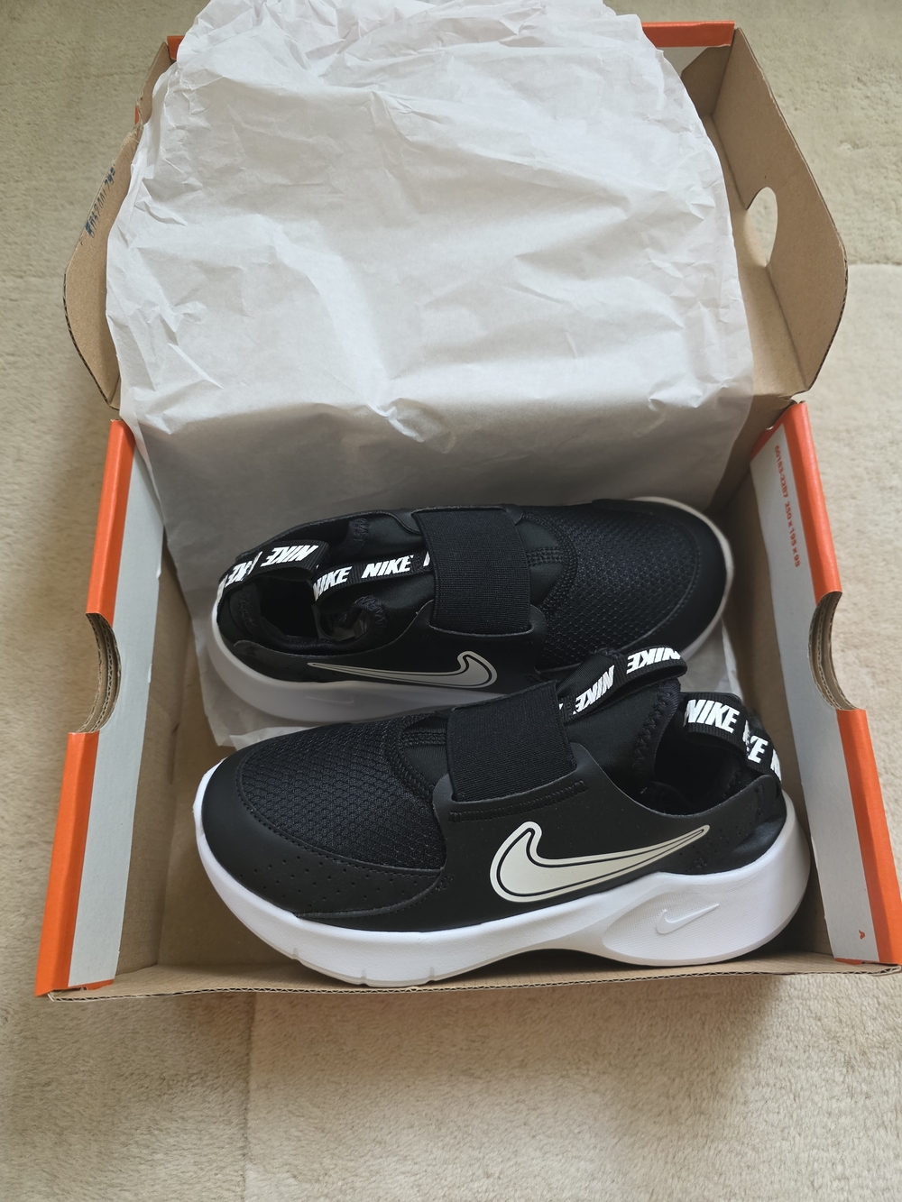 Nike Black and White Kids Flex runners